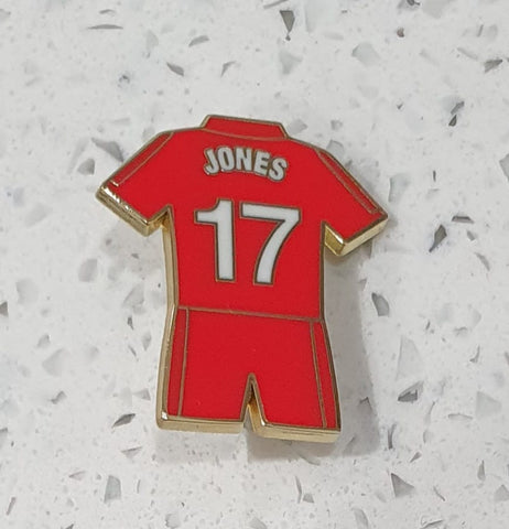 Liverpool Curtis JONES No.17 Player Kit Pin Badge